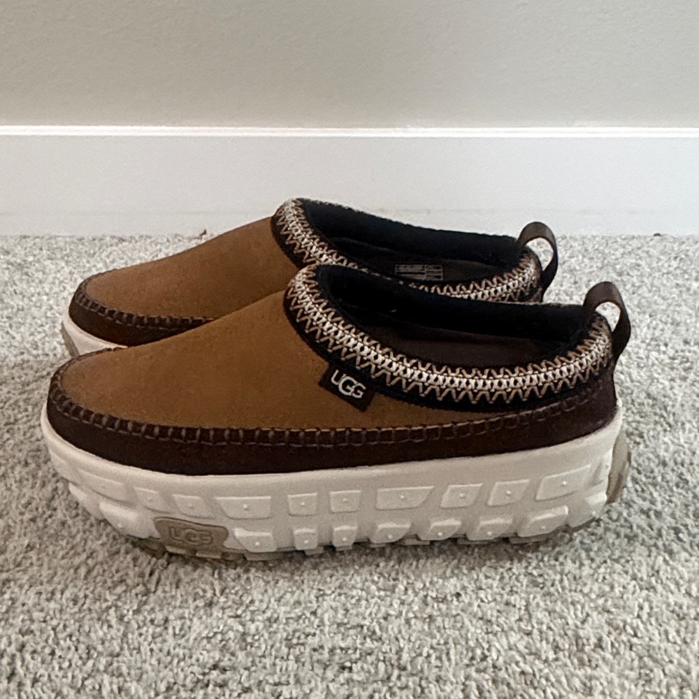 UGG Venture Daze Tan and Brown Slip-On Loafers unisex